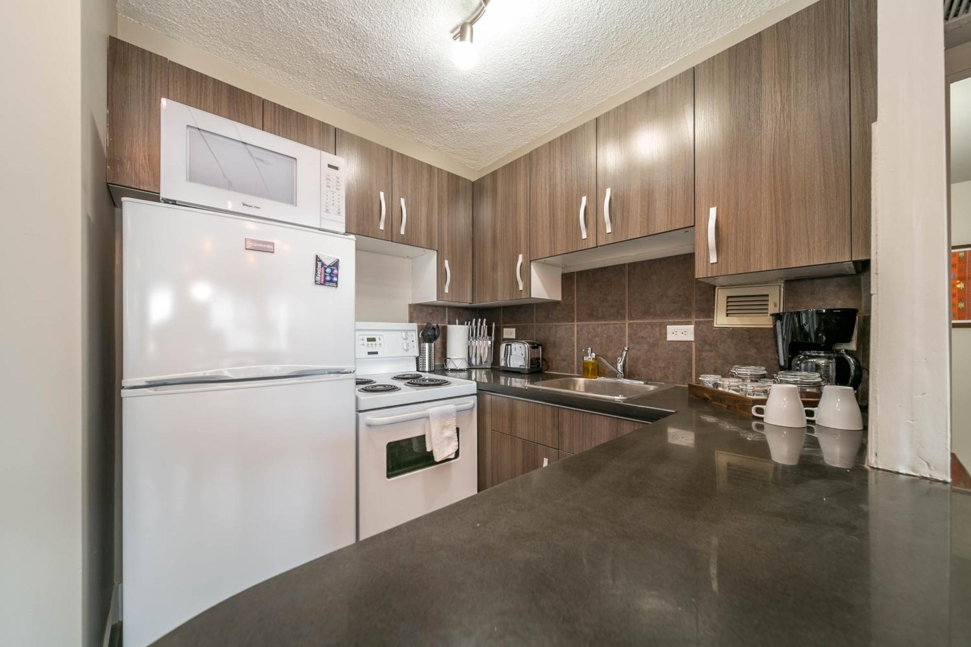 Appartamento Rustic & Rogers Place, Free Parking! Edmonton Esterno foto